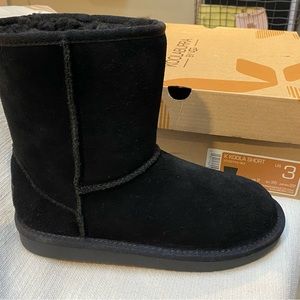 New with tags- koolaburra by UGH Koola Short size 3 black boots